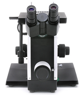 O microscópio metalúrgico invertido com uma luz polarizada ajustou-se para a análise crystallographic